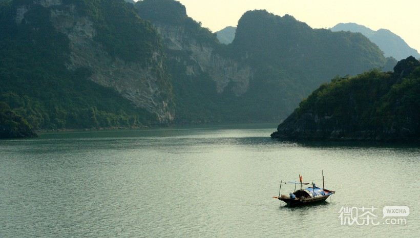 唯美意境的越南下龙湾风景图片
