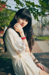 时尚魅力的女生微信背景图 我没有再和谁倾吐过我内心苦涩了