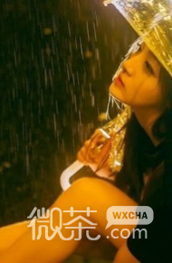 雨中撑伞唯美微信高清图片 独自等待