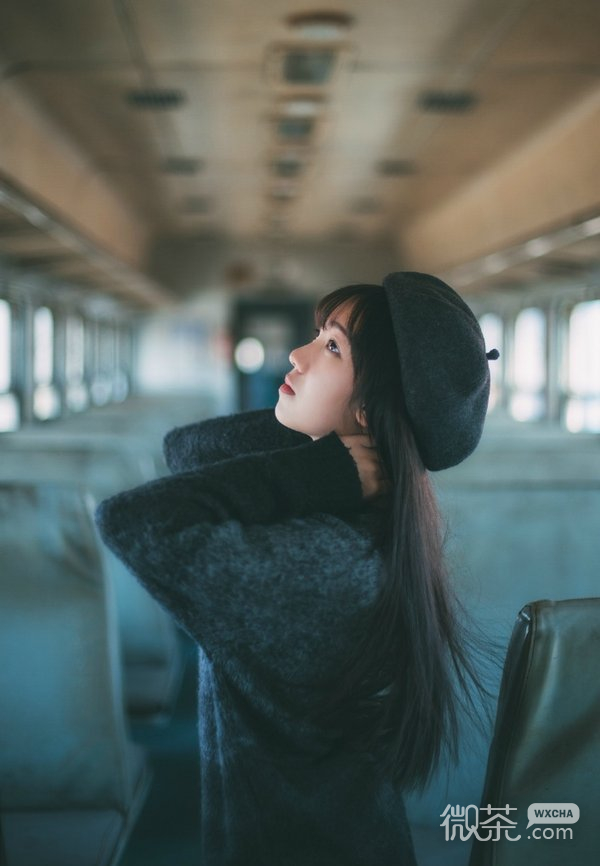 伤感落寞风格的微信女生图片下载