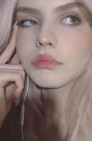 高颜值又很冷艳的欧美女孩背景图