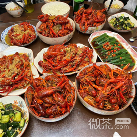 家庭聚餐美食图片